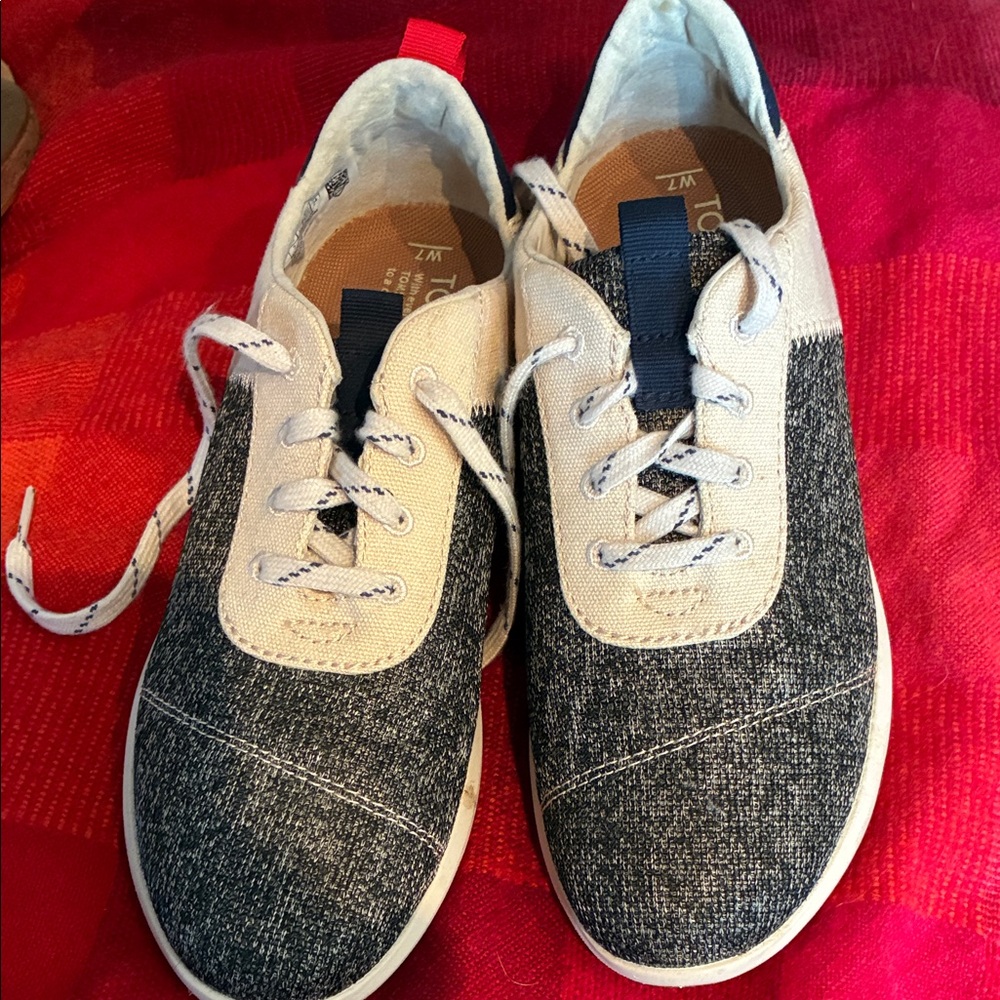 Toms Women’s Lace-Up Sneakers in Gray & Cream